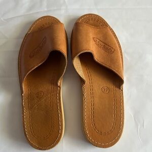 Ladies flat sandals size 37